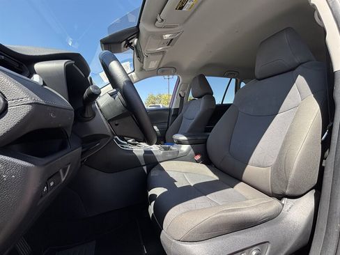 Used 2022 Toyota RAV4 XLE FWD image 12