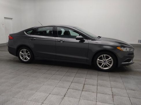 Used 2018 Ford Fusion SE w/ Fusion SE Technology Package FWD image 11