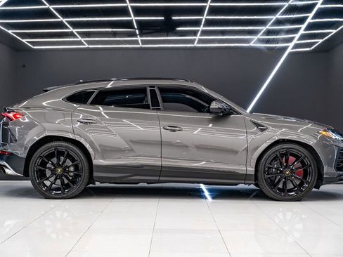 Used 2022 Lamborghini Urus AWD/4WD image 6