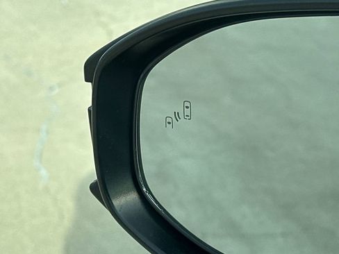 Used 2023 Toyota Crown Limited image 17