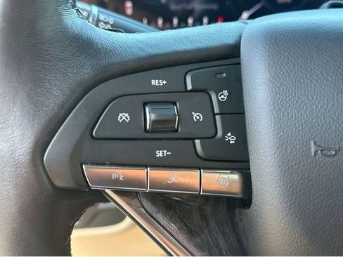 Used 2022 Cadillac Escalade Premium Luxury w/ Performance Package image 29