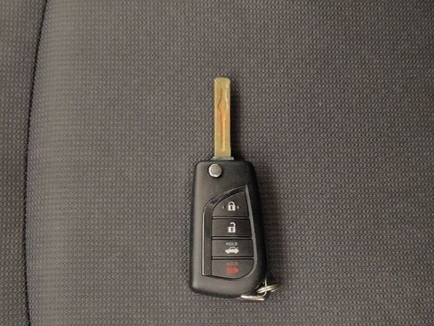 Used 2021 Toyota Corolla LE FWD image 32