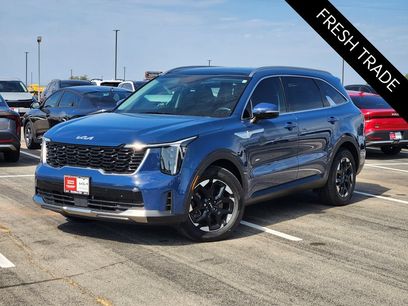 Certified 2025 Kia Sorento S w/ Panoramic Sunroof Package