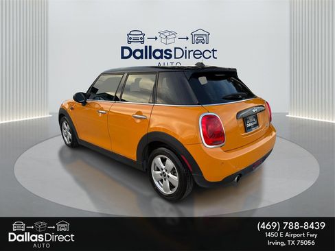 Used 2017 MINI Cooper 4-Door Hardtop image 8