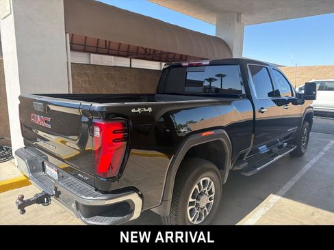 Used 2025 GMC Sierra 2500 SLT w/ SLT Premium Package AWD/4WD image 4