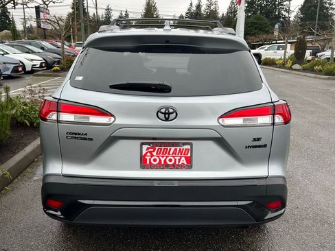 Certified 2024 Toyota Corolla Cross SE w/ Moonroof Package image 8