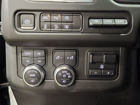 Used 2023 GMC Yukon XL AT4 image 42