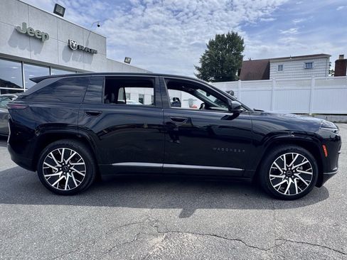 New 2025 Jeep Wagoneer S Limited image 9