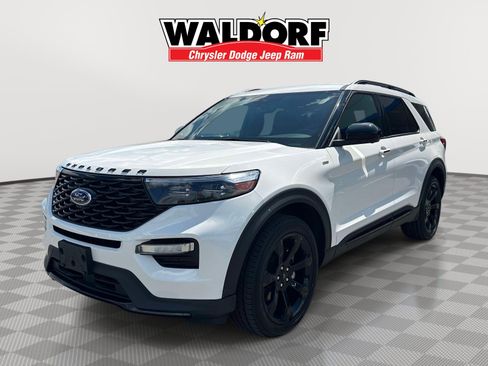 Used 2023 Ford Explorer ST-Line AWD/4WD image 3