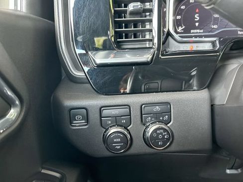 Used 2022 GMC Sierra 1500 Elevation w/ LPO, Elevation Black Package AWD/4WD image 18