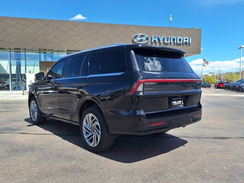 Used 2025 Lincoln Navigator Reserve AWD/4WD image 5