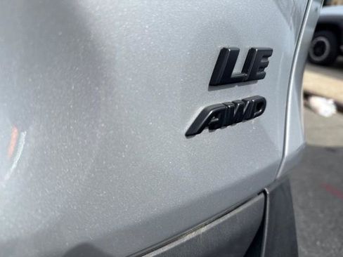 Used 2022 Toyota RAV4 LE image 7