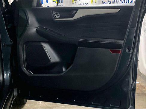 Used 2022 Ford Escape SE w/ Cold Weather Package image 12