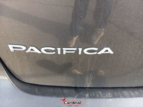 Used 2018 Chrysler Pacifica Limited image 7
