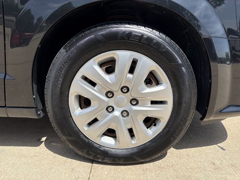 Used 2019 Dodge Grand Caravan SE w/ UConnect Hands-Free Group FWD image 9