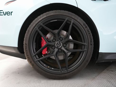 Used 2020 Porsche Taycan 4S image 19