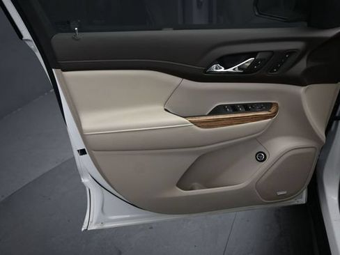 Used 2019 GMC Acadia Denali w/ Technology Package FWD image 20