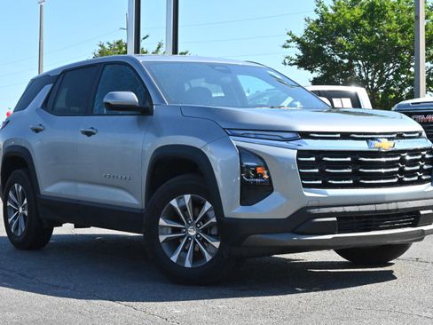 Used 2026 Chevrolet Equinox LT w/ Convenience Package II image 2