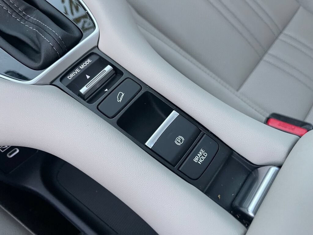 Certified 2024 Honda HR-V EX-L image 17