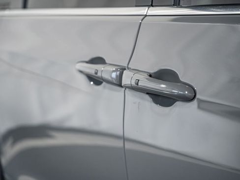 Used 2025 Chrysler Pacifica Select FWD image 18