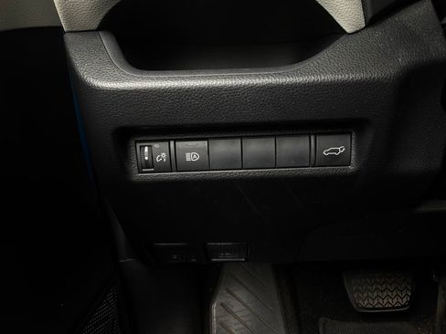 Used 2019 Toyota RAV4 XLE Premium FWD image 23