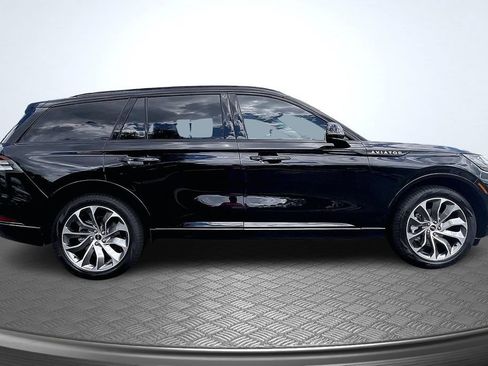 Used 2026 Lincoln Aviator AWD w/ Jet Appearance Package image 4