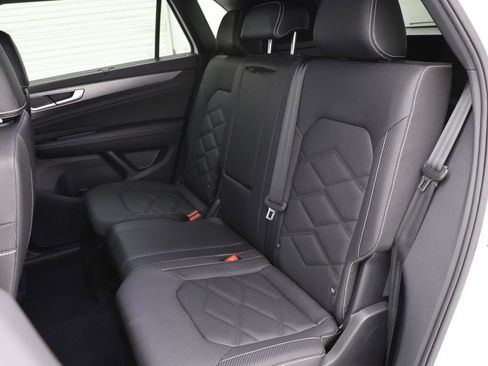 Used 2025 Volkswagen Atlas Cross Sport SE image 13