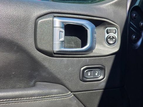 Used 2022 Jeep Wrangler Unlimited Sahara AWD/4WD image 37