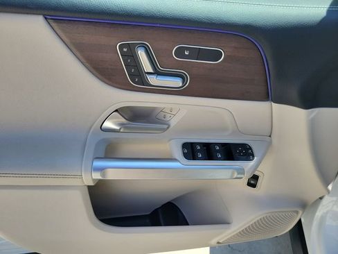 Used 2023 Mercedes-Benz GLB 250 image 20