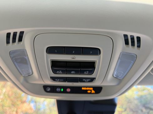 Used 2022 Buick Envision Avenir w/ Technology Package II image 38