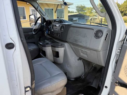 Used 2011 Ford E-450 and Econoline 450 Super Duty image 4