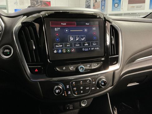 Used 2023 Chevrolet Traverse RS image 29