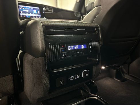 Used 2022 Jeep Wagoneer Series III w/ Premium Group I image 39