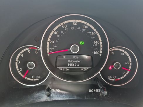 Used 2013 Volkswagen Beetle TDI image 12