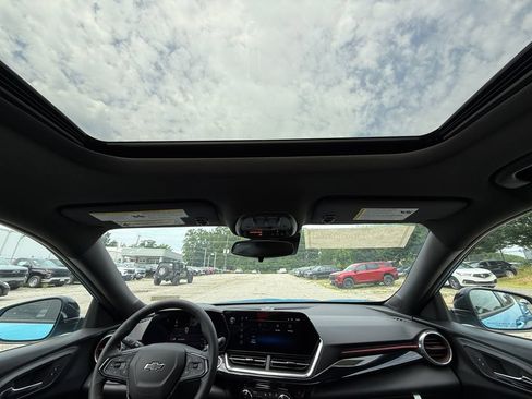 New 2026 Chevrolet Trax RS w/ Sunroof Package FWD image 23