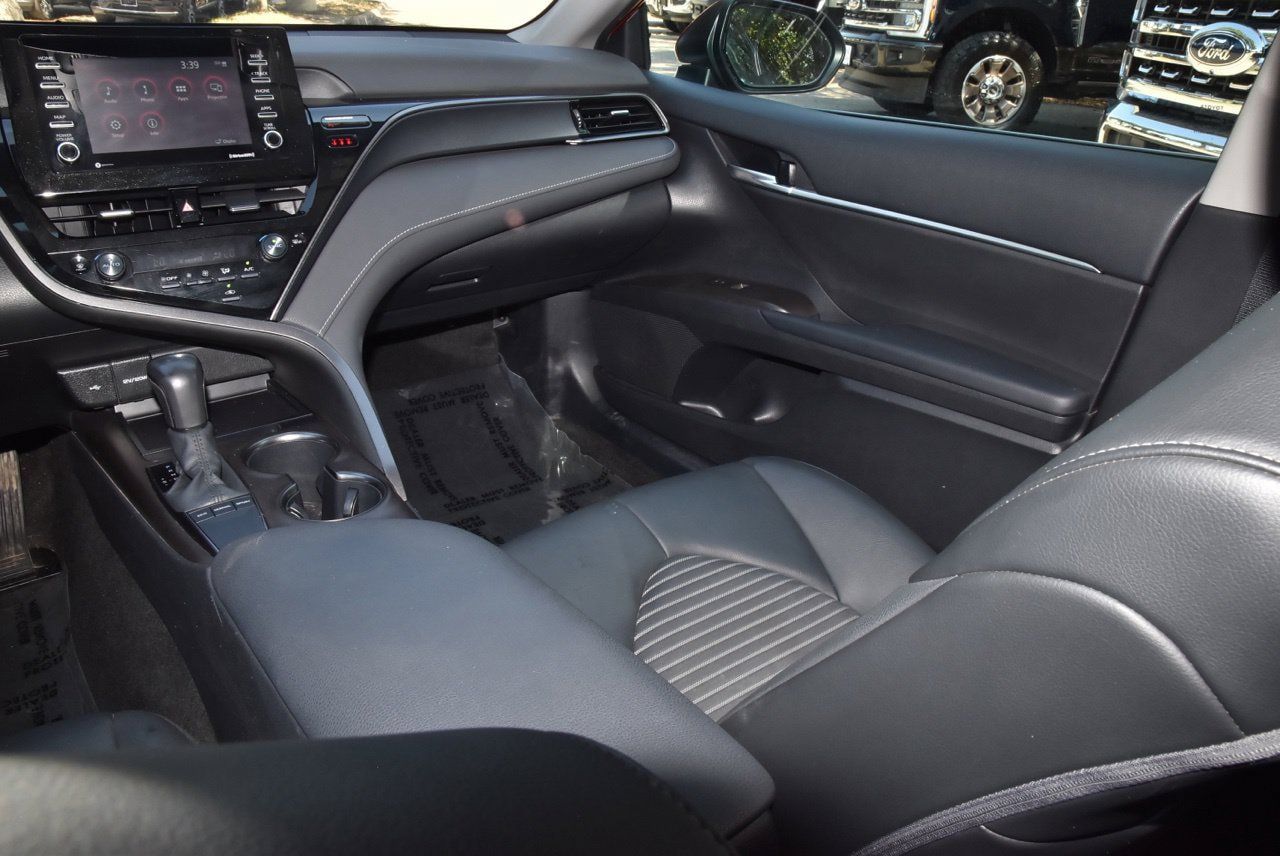 Used 2022 Toyota Camry SE w/ Convenience Package FWD image 17