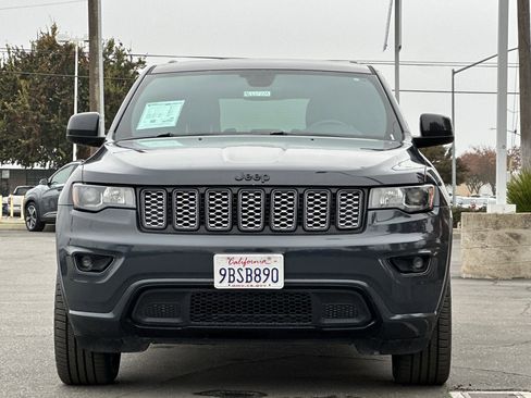 Used 2018 Jeep Grand Cherokee Altitude image 9