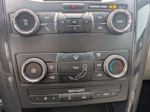 Used 2018 Ford Explorer XLT image 23