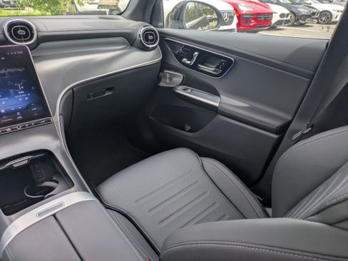 Used 2024 Mercedes-Benz GLC 300 4MATIC image 16