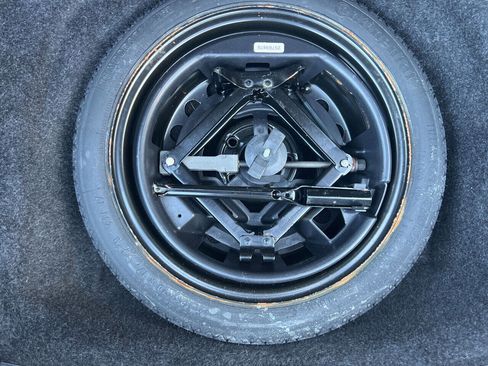 Used 2006 Cadillac DTS Luxury II w/ Sun And Sound Package image 36