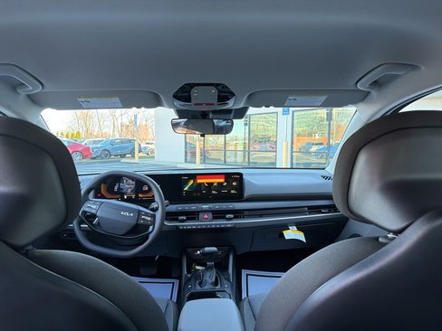 New 2025 Kia K4 LX image 24