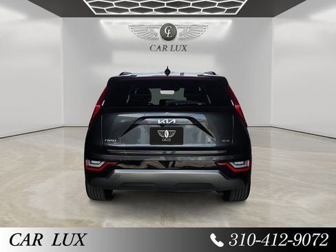 Used 2023 Kia Niro SX Touring image 4