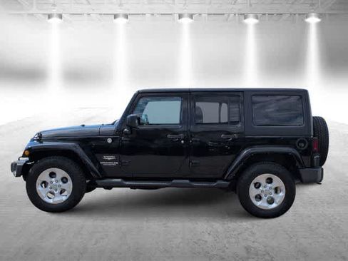 Used 2014 Jeep Wrangler Unlimited Sahara w/ Connectivity Group AWD/4WD image 5