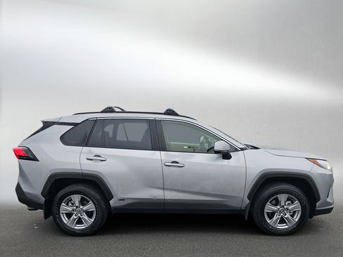 Used 2025 Toyota RAV4 XLE w/ Convenience Package image 6