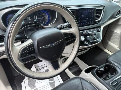 Used 2019 Chrysler Pacifica Limited FWD image 30