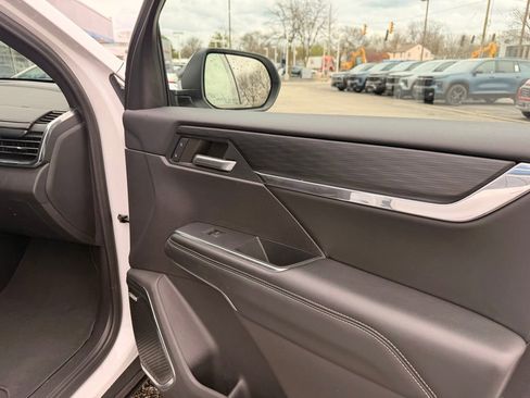 Used 2024 GMC Acadia Elevation image 28