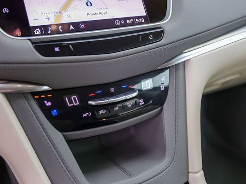 Certified 2023 Cadillac XT5 Premium Luxury w/ Technology Package FWD image 18
