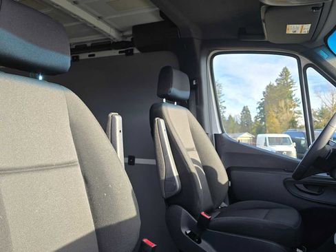 Used 2025 Mercedes-Benz Sprinter 2500 image 13