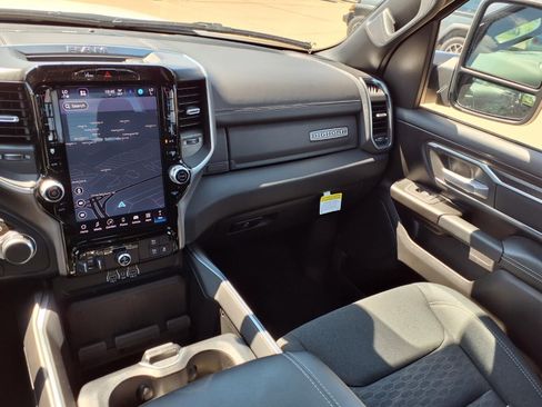 Used 2025 RAM 1500 Big Horn AWD/4WD image 3