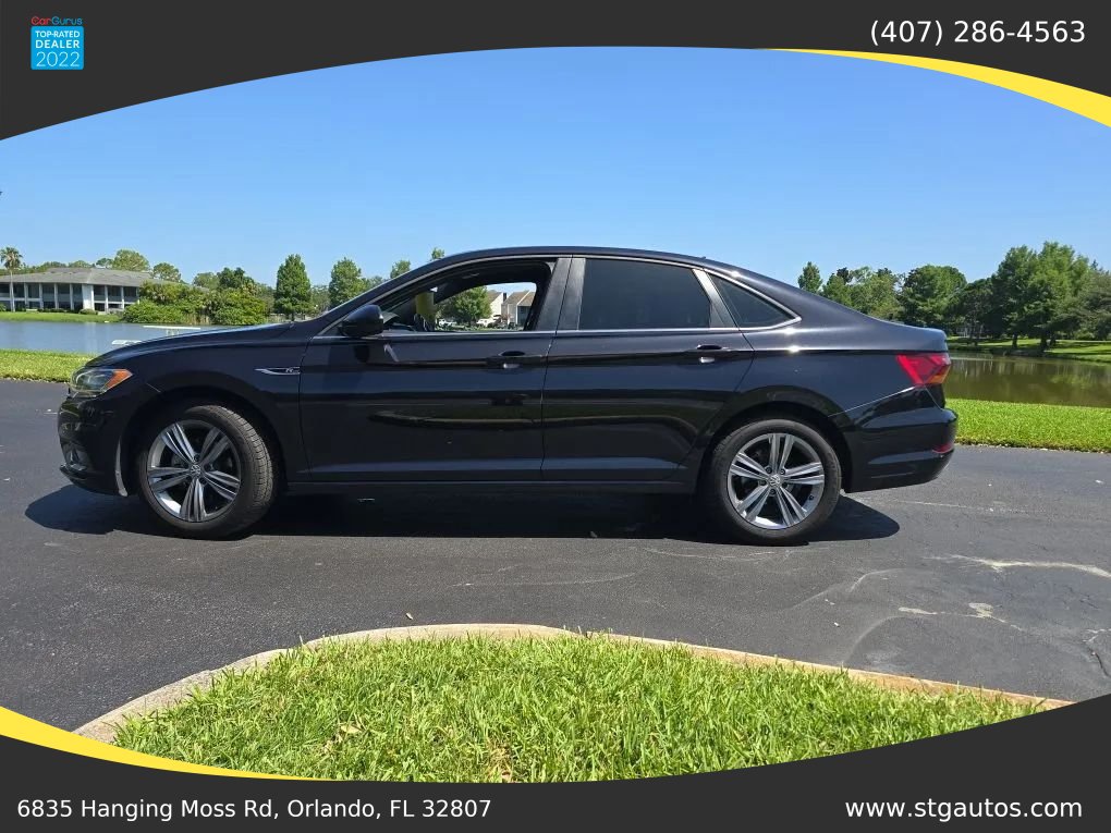 Used 2019 Volkswagen Jetta R-Line w/ R-Line Cold Weather Package FWD image 2